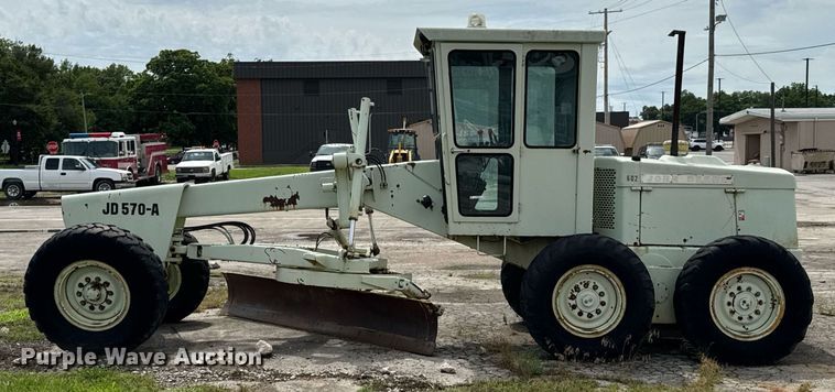 image for item DU9903 1981 John Deere JD570-A motor grader