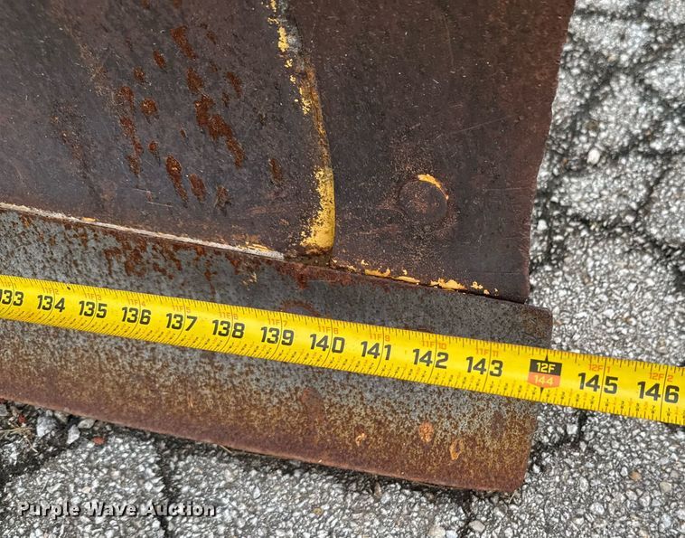 image for item DU9903 1981 John Deere JD570-A motor grader