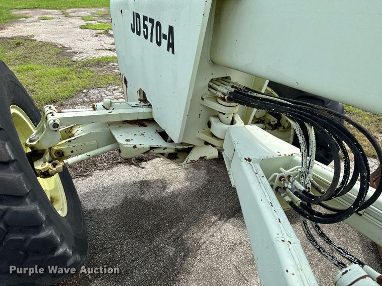 image for item DU9903 1981 John Deere JD570-A motor grader