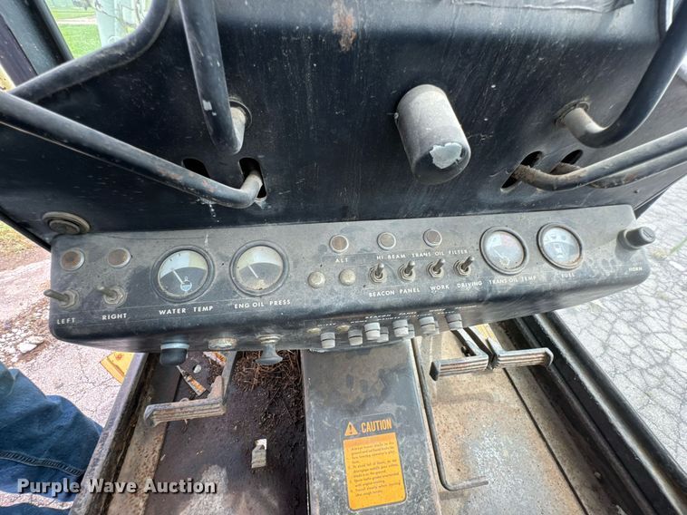 image for item DU9903 1981 John Deere JD570-A motor grader