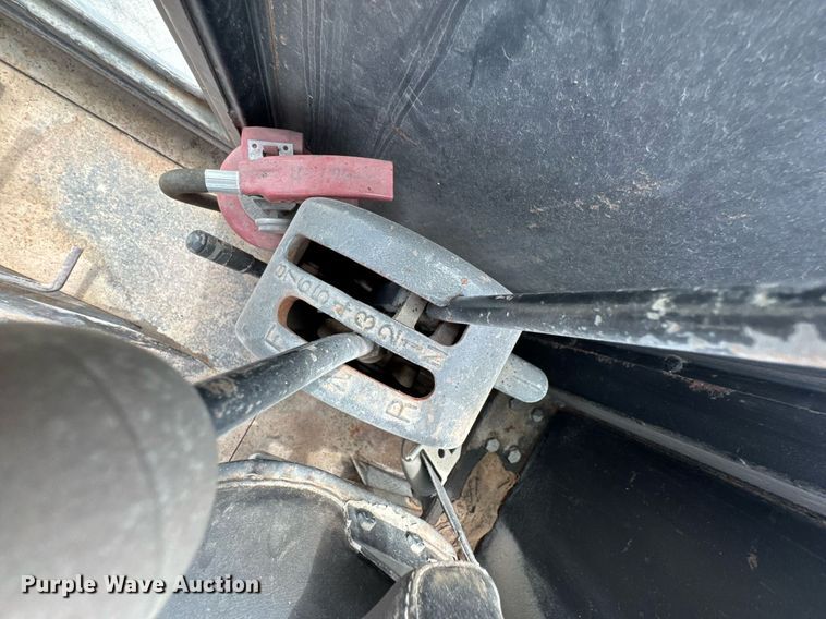 image for item DU9903 1981 John Deere JD570-A motor grader