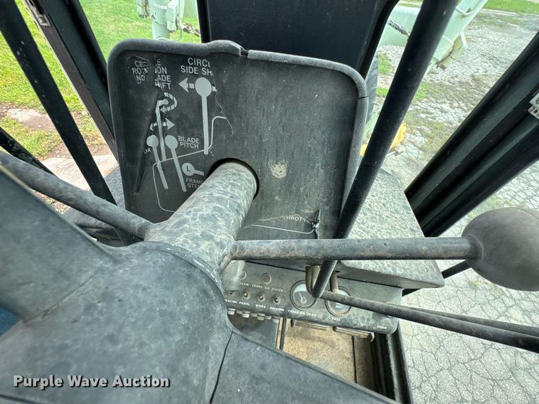 image for item DU9903 1981 John Deere JD570-A motor grader