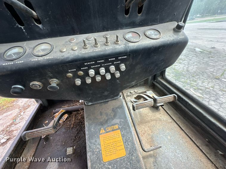 image for item DU9903 1981 John Deere JD570-A motor grader