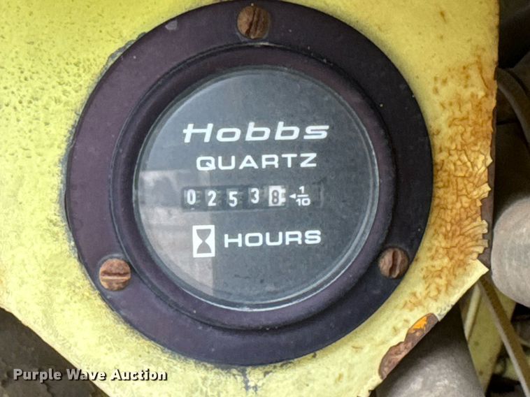 image for item DU9903 1981 John Deere JD570-A motor grader