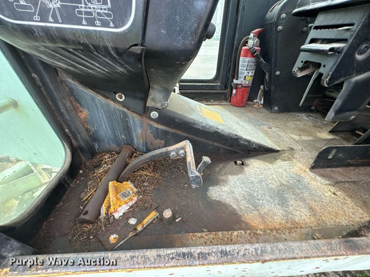 image for item DU9903 1981 John Deere JD570-A motor grader