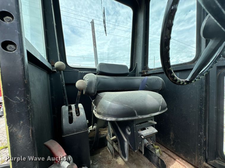 image for item DU9903 1981 John Deere JD570-A motor grader