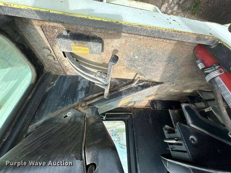 image for item DU9903 1981 John Deere JD570-A motor grader