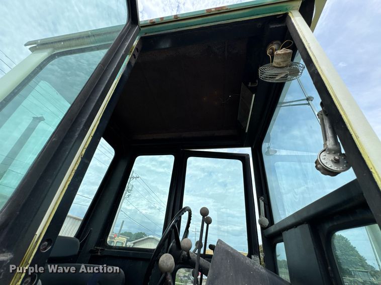 image for item DU9903 1981 John Deere JD570-A motor grader