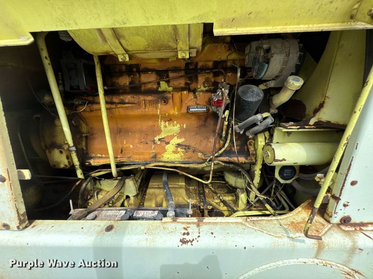 image for item DU9903 1981 John Deere JD570-A motor grader