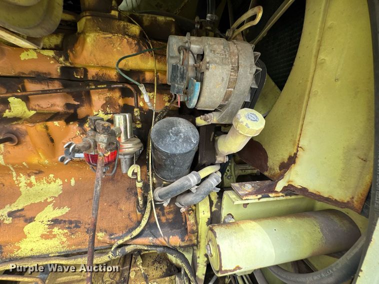 image for item DU9903 1981 John Deere JD570-A motor grader