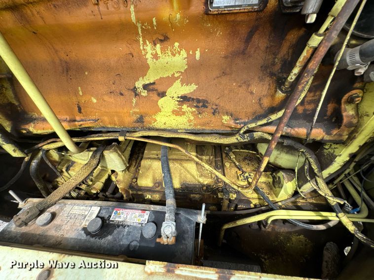 image for item DU9903 1981 John Deere JD570-A motor grader