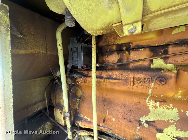 image for item DU9903 1981 John Deere JD570-A motor grader