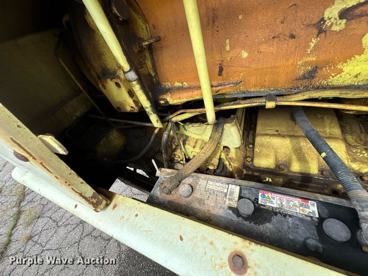 image for item DU9903 1981 John Deere JD570-A motor grader