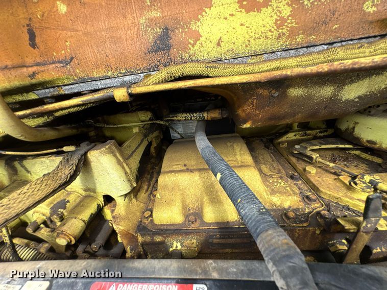 image for item DU9903 1981 John Deere JD570-A motor grader