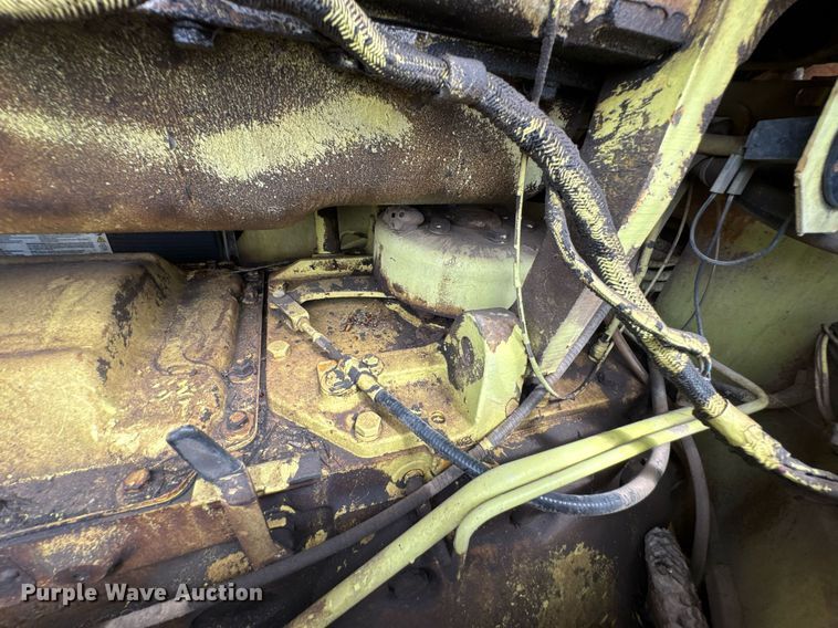 image for item DU9903 1981 John Deere JD570-A motor grader