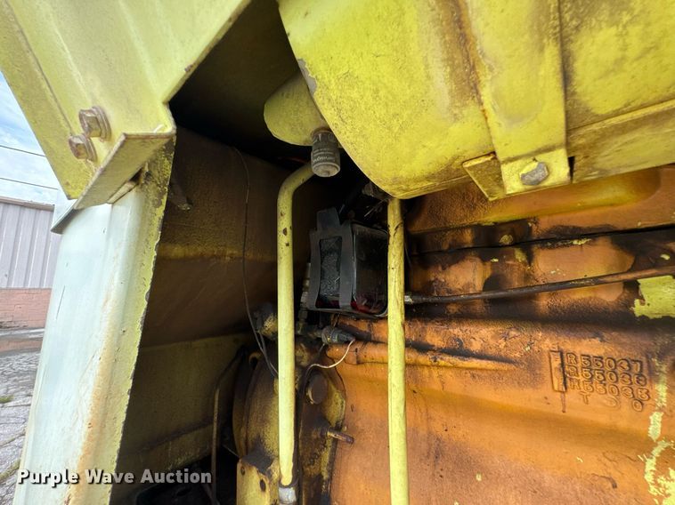 image for item DU9903 1981 John Deere JD570-A motor grader