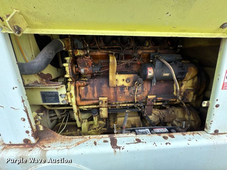 image for item DU9903 1981 John Deere JD570-A motor grader