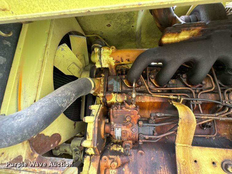 image for item DU9903 1981 John Deere JD570-A motor grader