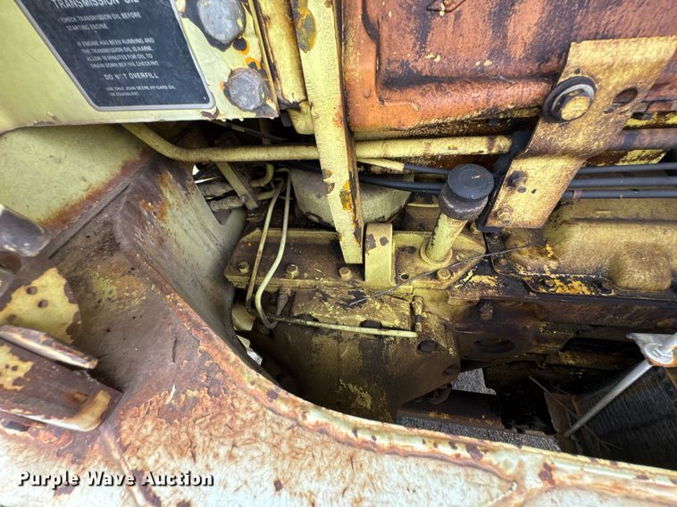 image for item DU9903 1981 John Deere JD570-A motor grader