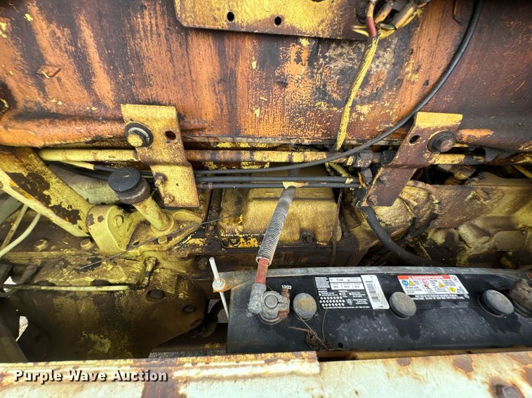 image for item DU9903 1981 John Deere JD570-A motor grader