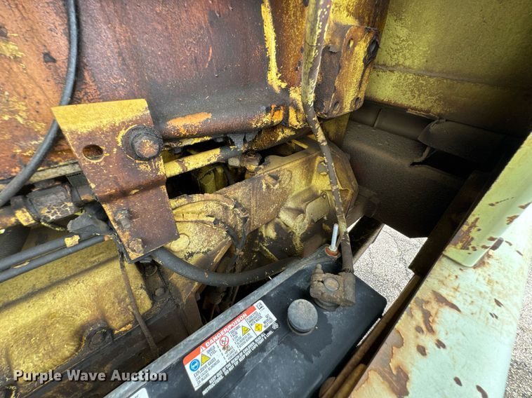 image for item DU9903 1981 John Deere JD570-A motor grader