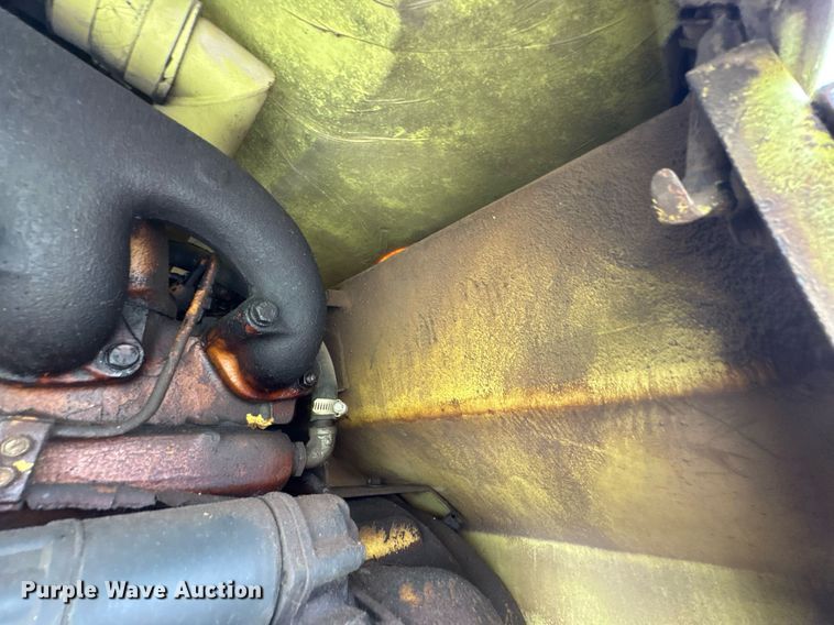 image for item DU9903 1981 John Deere JD570-A motor grader