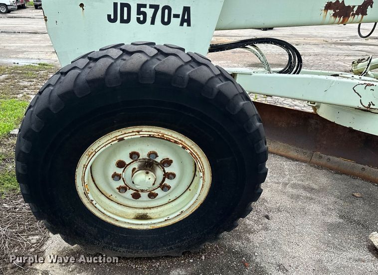 image for item DU9903 1981 John Deere JD570-A motor grader