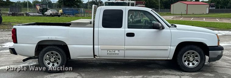 image for item DU9905 2005 Chevrolet Silverado 1500 Ext. Cab pickup truck