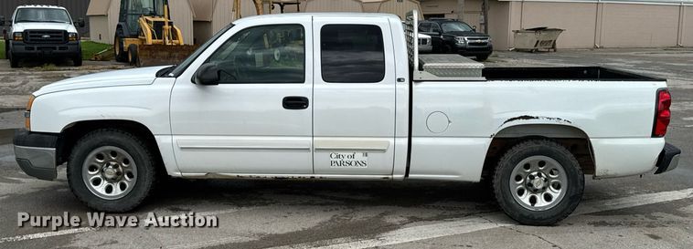 image for item DU9905 2005 Chevrolet Silverado 1500 Ext. Cab pickup truck