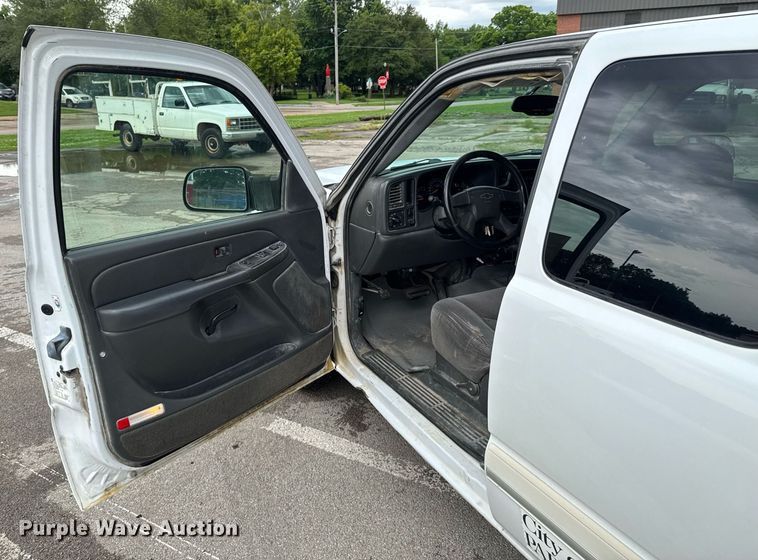 image for item DU9905 2005 Chevrolet Silverado 1500 Ext. Cab pickup truck