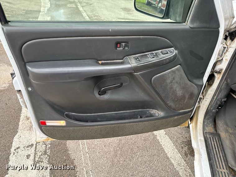 image for item DU9905 2005 Chevrolet Silverado 1500 Ext. Cab pickup truck