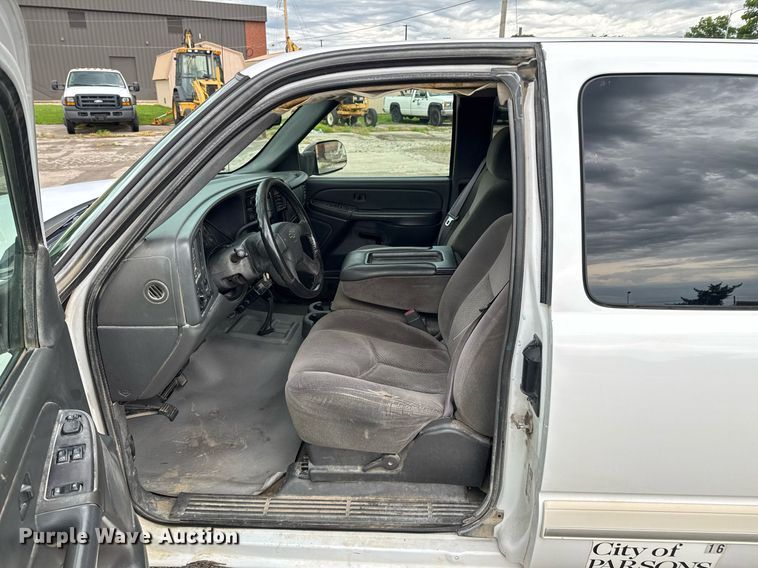 image for item DU9905 2005 Chevrolet Silverado 1500 Ext. Cab pickup truck