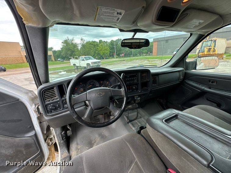 image for item DU9905 2005 Chevrolet Silverado 1500 Ext. Cab pickup truck