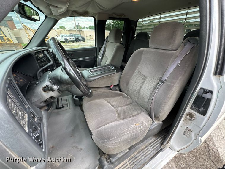 image for item DU9905 2005 Chevrolet Silverado 1500 Ext. Cab pickup truck