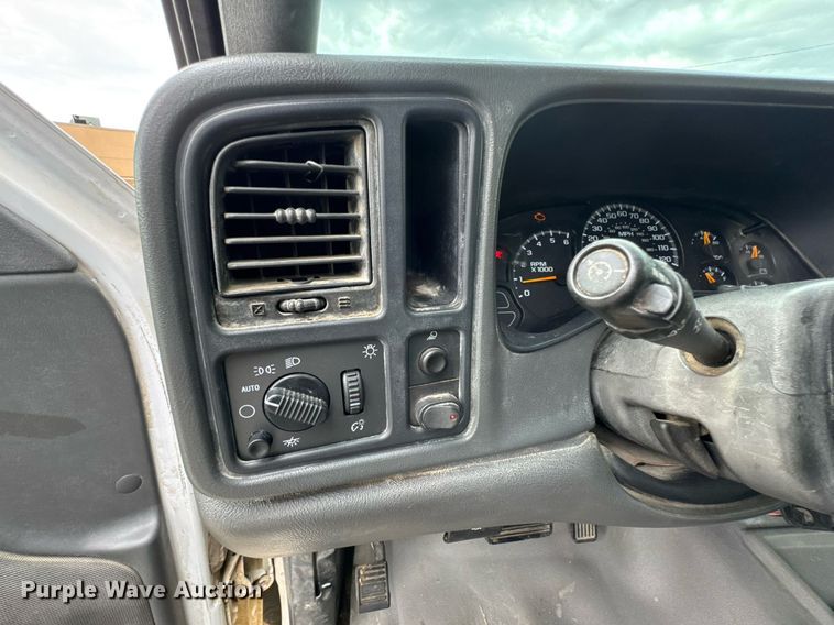 image for item DU9905 2005 Chevrolet Silverado 1500 Ext. Cab pickup truck