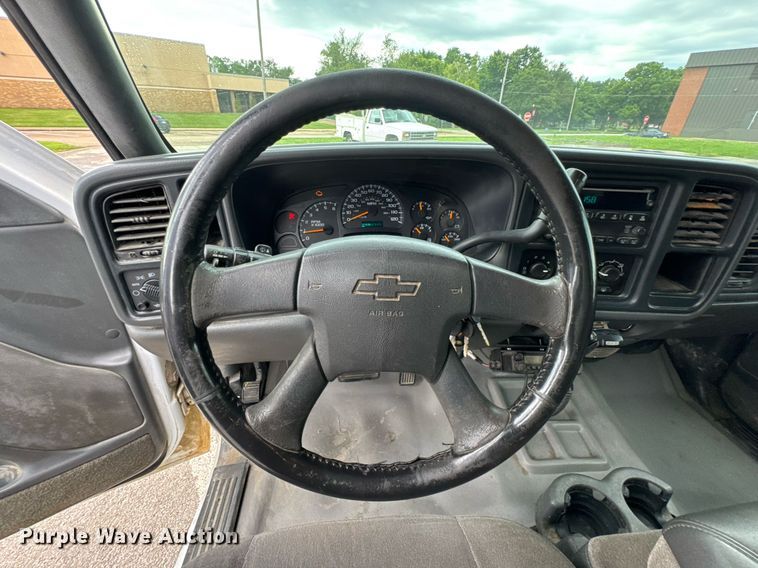 image for item DU9905 2005 Chevrolet Silverado 1500 Ext. Cab pickup truck