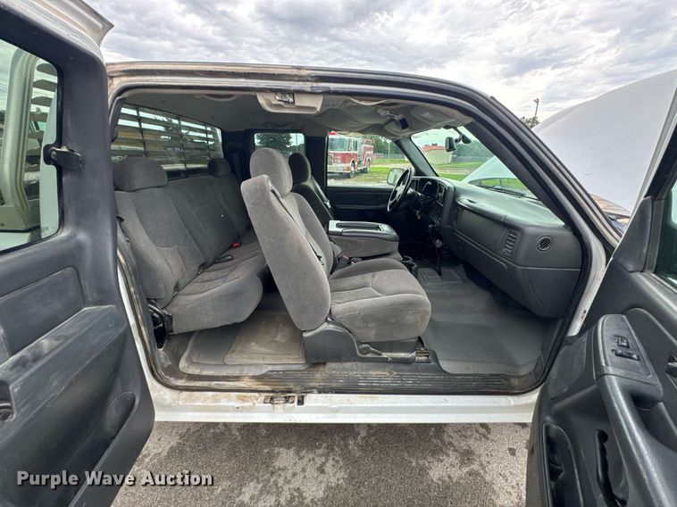 image for item DU9905 2005 Chevrolet Silverado 1500 Ext. Cab pickup truck