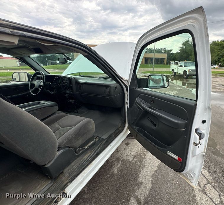 image for item DU9905 2005 Chevrolet Silverado 1500 Ext. Cab pickup truck