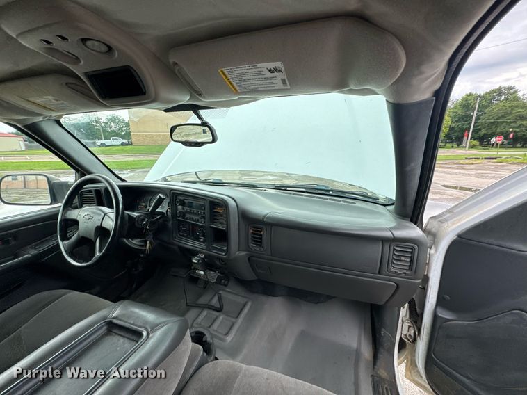 image for item DU9905 2005 Chevrolet Silverado 1500 Ext. Cab pickup truck