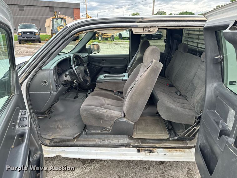 image for item DU9905 2005 Chevrolet Silverado 1500 Ext. Cab pickup truck