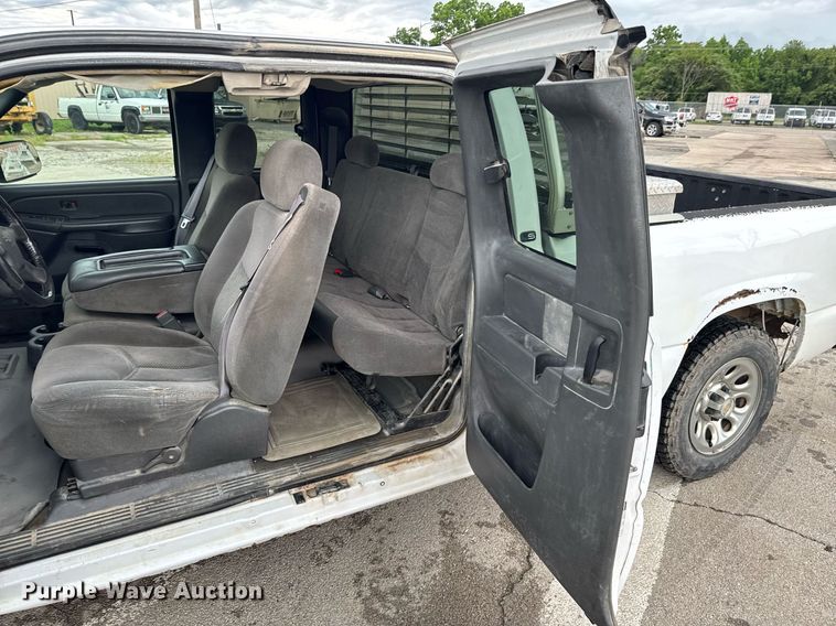 image for item DU9905 2005 Chevrolet Silverado 1500 Ext. Cab pickup truck