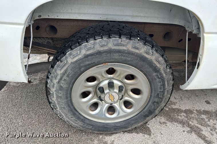 image for item DU9905 2005 Chevrolet Silverado 1500 Ext. Cab pickup truck