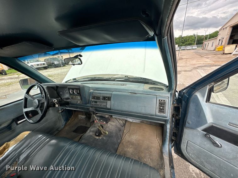 image for item DU9906 1990 Chevrolet C2500 utility bed pickup truck