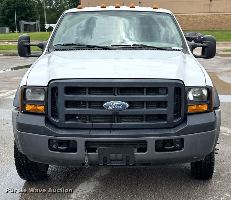 image for item DU9907 2006 Ford F450 Super Duty Crew Cab flatbed truck