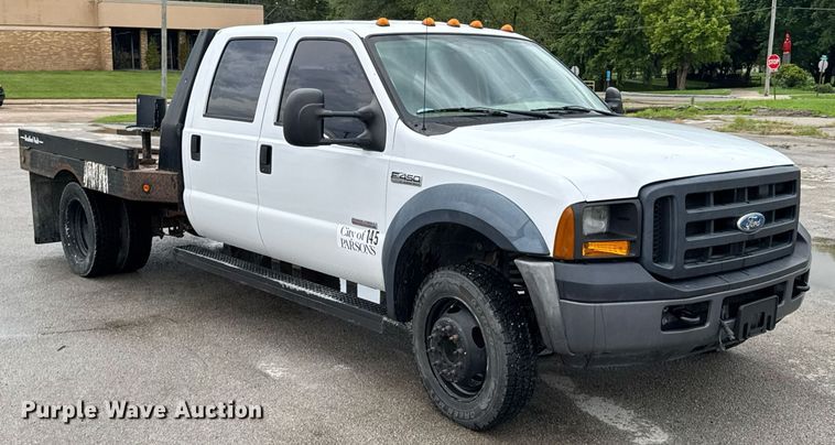 image for item DU9907 2006 Ford F450 Super Duty Crew Cab flatbed truck