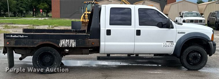 image for item DU9907 2006 Ford F450 Super Duty Crew Cab flatbed truck
