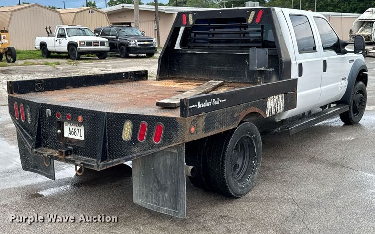 image for item DU9907 2006 Ford F450 Super Duty Crew Cab flatbed truck