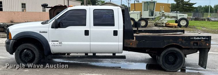 image for item DU9907 2006 Ford F450 Super Duty Crew Cab flatbed truck