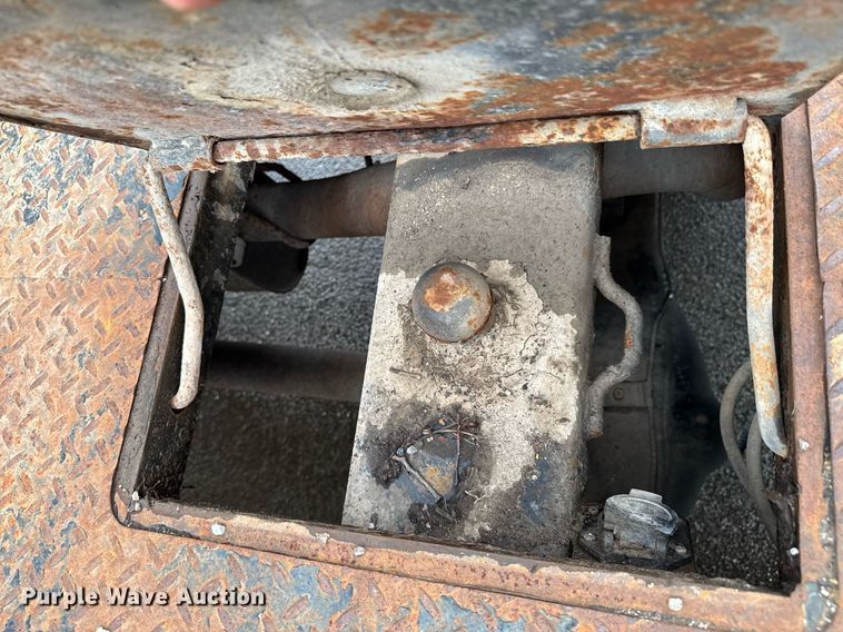 image for item DU9907 2006 Ford F450 Super Duty Crew Cab flatbed truck