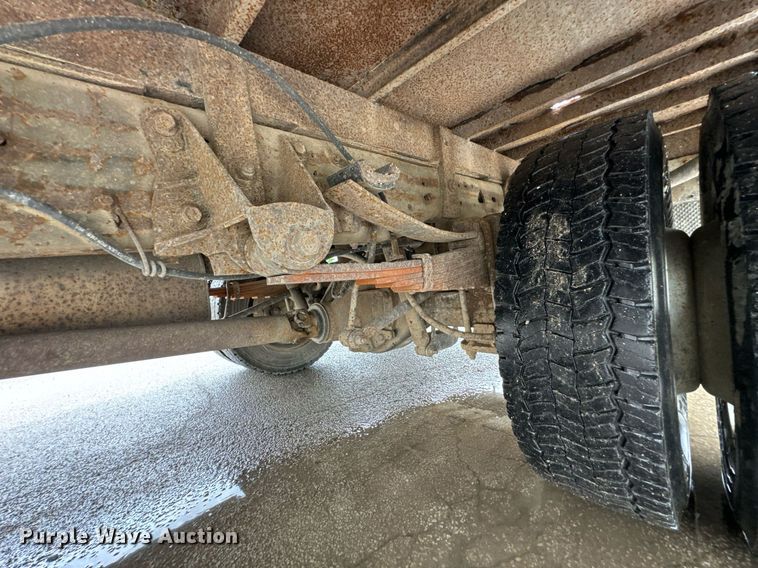 image for item DU9907 2006 Ford F450 Super Duty Crew Cab flatbed truck